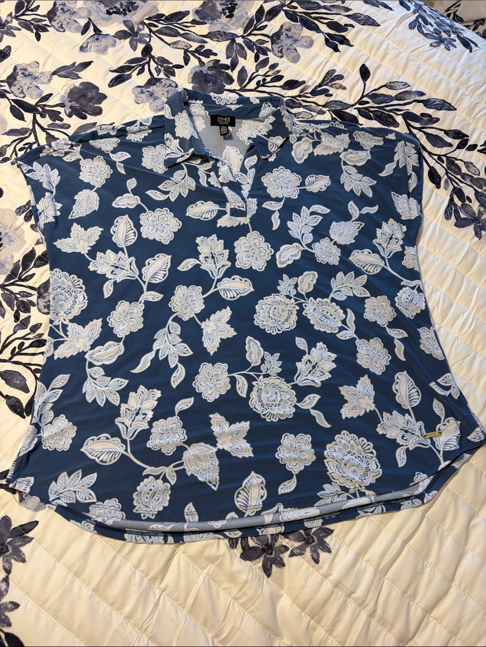 Jones New York Blue and White Floral Short-Sleeve Blouse